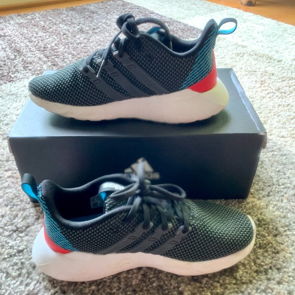 Boy’s running 🏃♂️ shoes - Picture 2 of 8